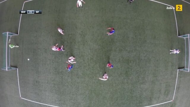サッカー選手に「見下ろし視点」で試合をしてもらった
