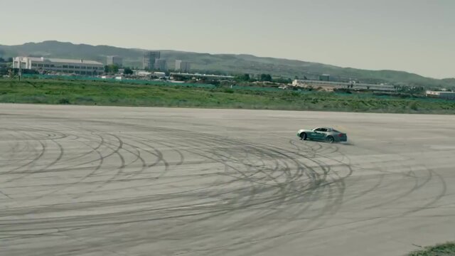 VRヘルメットを被って実際の車を運転してみた
