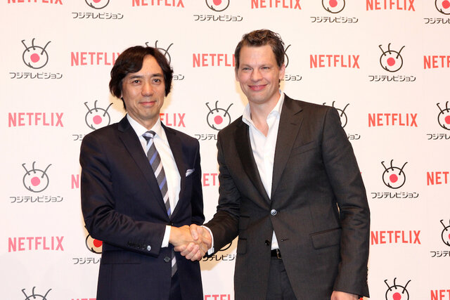 フジテレビ常務取締役の大多亮氏と、Netflix代表取締役社長のグレッグ・ピーターズ氏