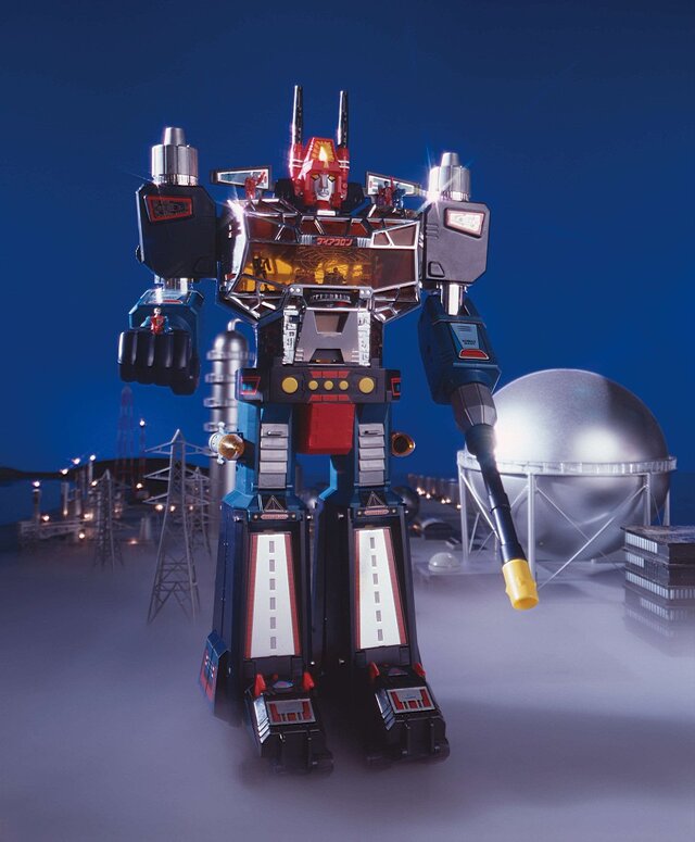 「トランスフォーマー」の起源となった変形合体ロボ「ダイアクロン」35年ぶりに復活