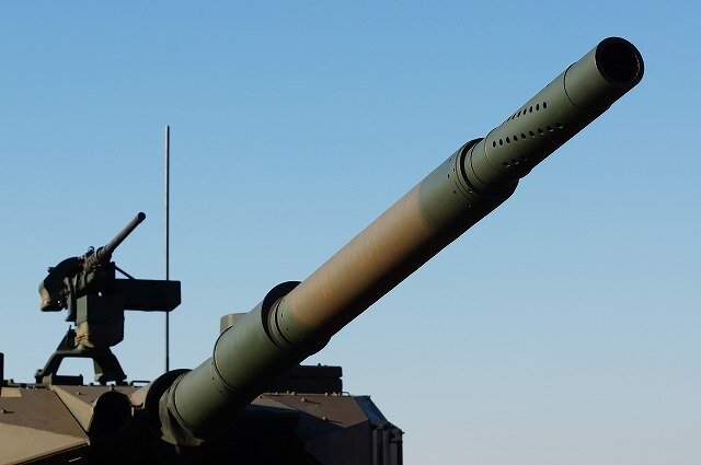 105mm径のライフル砲。74式戦車と同等のもので、弾薬も流用可能とされる。