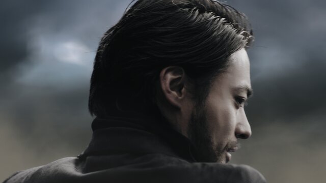 PS4新TVCM全国オンエア決定―山田孝之が剣を抜いて巨大な敵に立ち向かう！