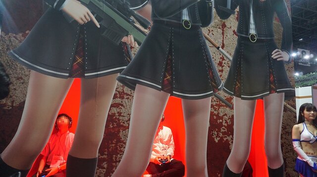【TGS2016】会場に「無料案内所」が出現！美少女のスカートの中に入り込み、上を見上げるコーナーも