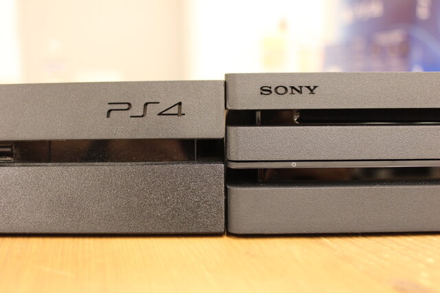 編集部に「PS4 Pro」が到着！開封フォトレポート＆既存PS4との比較をお届け