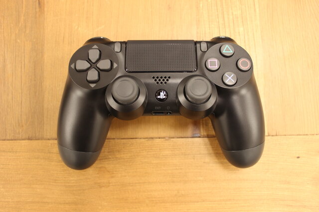 編集部に「PS4 Pro」が到着！開封フォトレポート＆既存PS4との比較をお届け