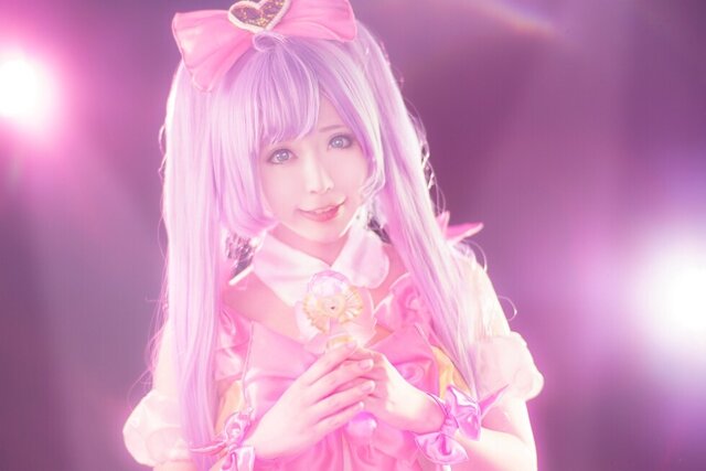 「サイリウムチェンジ！」の声でコスプレ衣装が光り輝く！ 音声認識を取り入れた“らぁら”の電飾衣装が見事な完成度