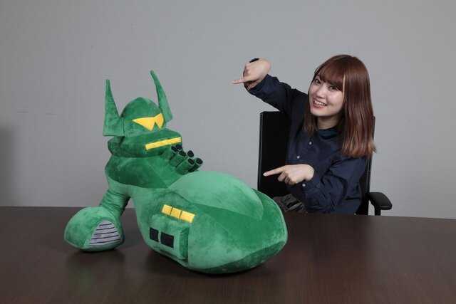 「ひとやすみ戦艦クッション シャア専用ムサイ」6,480円（税込／送料・手数料別途）(C)創通・サンライズ