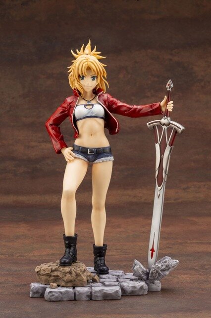 フィギュア「“赤”のセイバー」12,000円+税(C)東出祐一郎・TYPE-MOON / FAPC