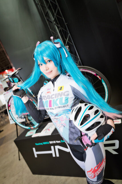 【コスプレ】「ワンフェス2019冬」初音ミクに扮したコンパニオンさんに注目！ GSRコーナー【写真34枚】