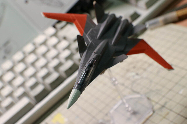 『エースコンバット7』コトブキヤ1/144「X-02S」レビュー…ディテール強化とロール軸追加で展示しやすさも向上！【ゲーム系プラモって実際どう？】
