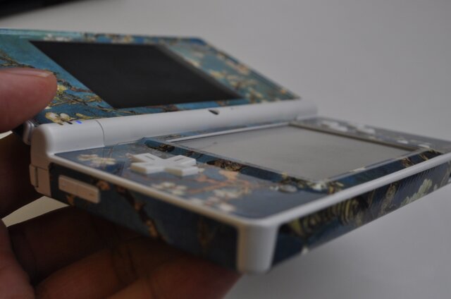 ペイント？いいえスキンです。DSiやiPhone 3GSに「ジェラスキンズ」貼ってみた
